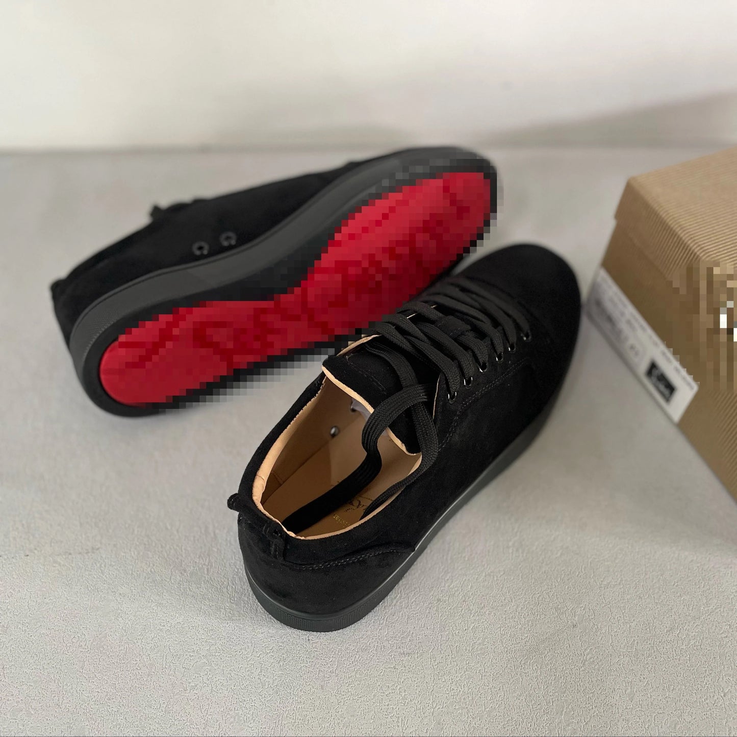 Lou all suede